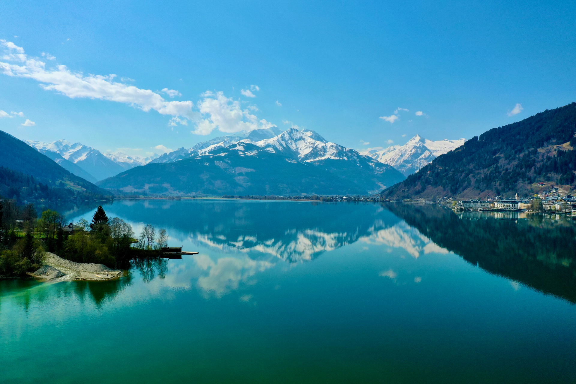 Zell am See – Panoramablick auf den See und die verschneiten Alpengipfel